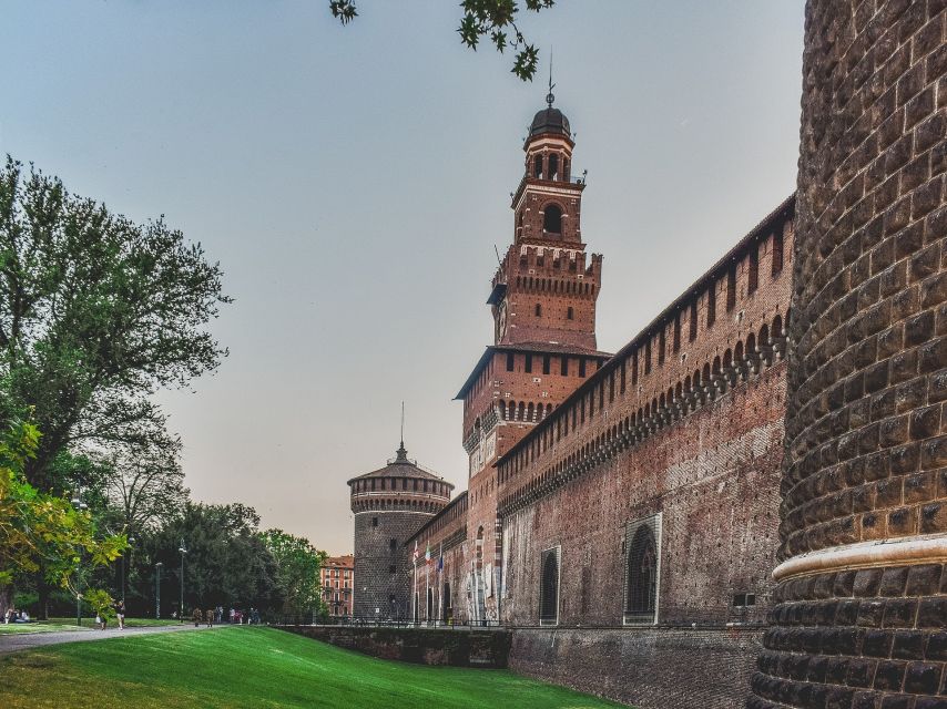 Milan: Sforza Castle and Michelangelo's Pietà Rondanini Tour - Ducal courtyards and Renaissance architecture, where the story gets physical