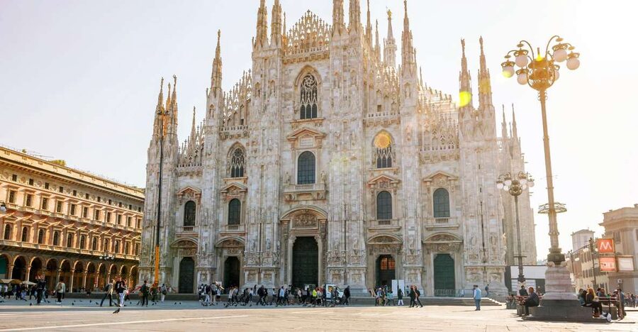 Milan: Skip-the-Line Duomo Guided Tour & Hop-on Hop-off Bus - The Optional 2-Day Hop-on Hop-off Bus Add-On