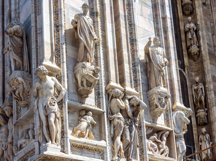 Milan: Skip-the-Line Duomo Guided Tour & Hop-on Hop-off Bus - Practical Rules Inside the Duomo