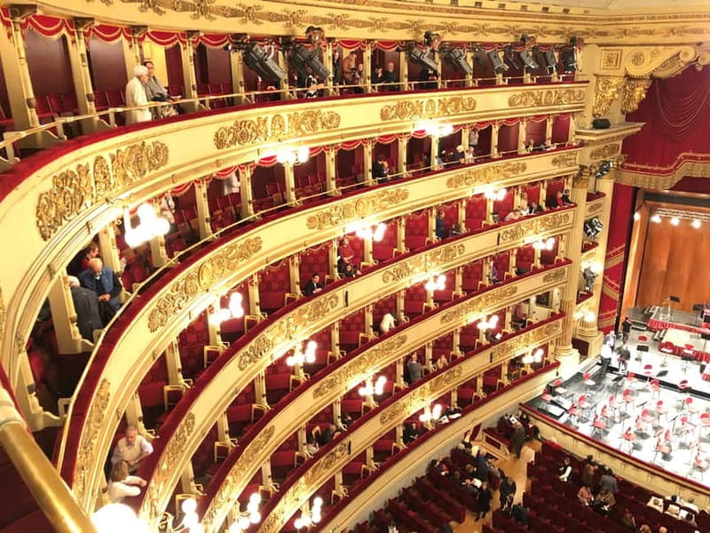 Milan: Skip-the-Line La Scala Museum Tour + Hop On Hop Off - La Scala skip-the-line: where you meet and what it fixes