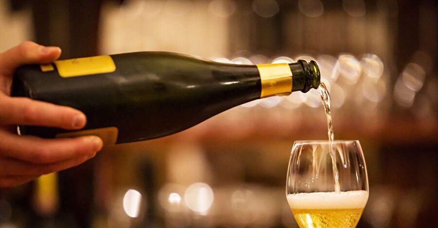 Milan: Wine Tasting Experience in the City Centre - Entering Milan Wine Bar Mode in the City Center