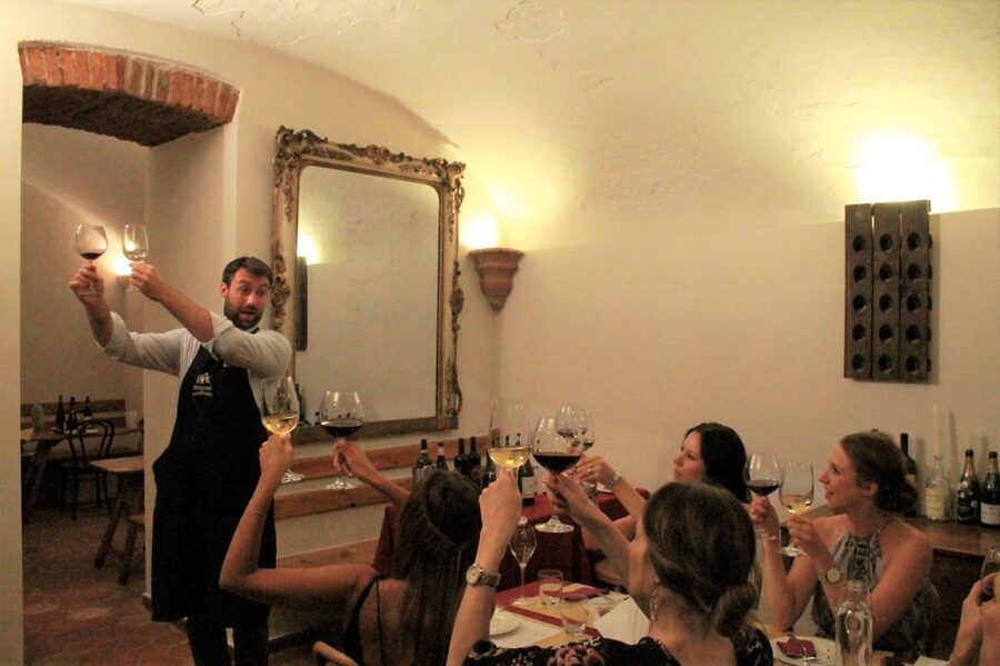 Milan: Wine Tasting Experience in the City Centre - Appetizers and Bread That Actually Belong With the Wine