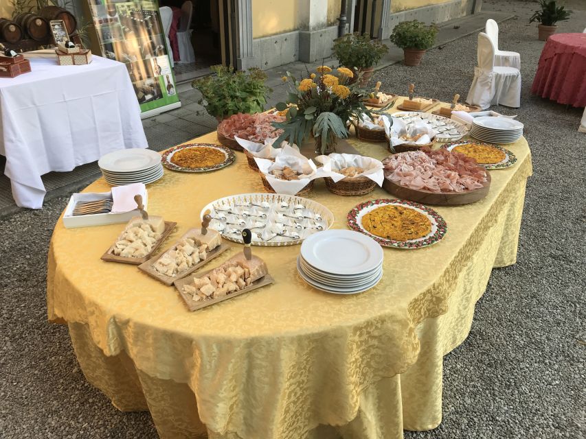 Modena: Balsamic Lunch with Vinegar Cellar Tour and Tasting - Entering the Antica Acetaia: a vinegar visit that feels personal