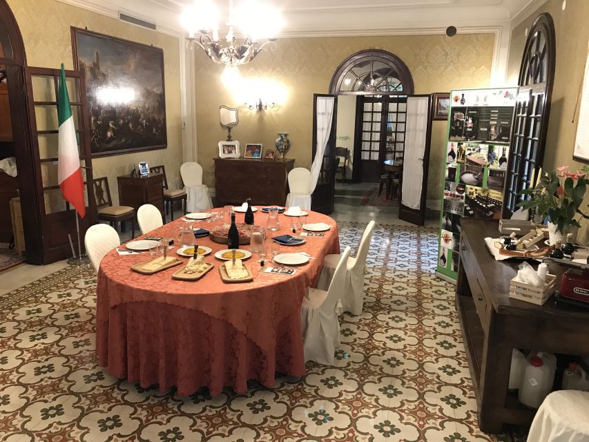 Modena: Balsamic Lunch with Vinegar Cellar Tour and Tasting - Where the home-feel comes from: hosts, conversations, and a no-rush lunch
