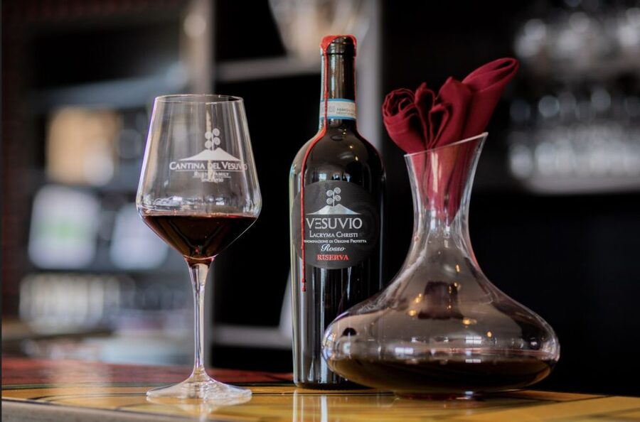 Mount Vesuvius: Vineyard Tour with Wine Tasting and Lunch - Lunch on the slopes: local ingredients that actually matter