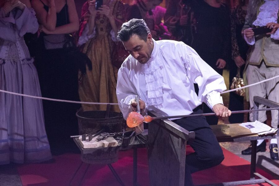 Murano: Glass Blowing Demonstration with Optional Drinks - Check-in and getting your best seat fast