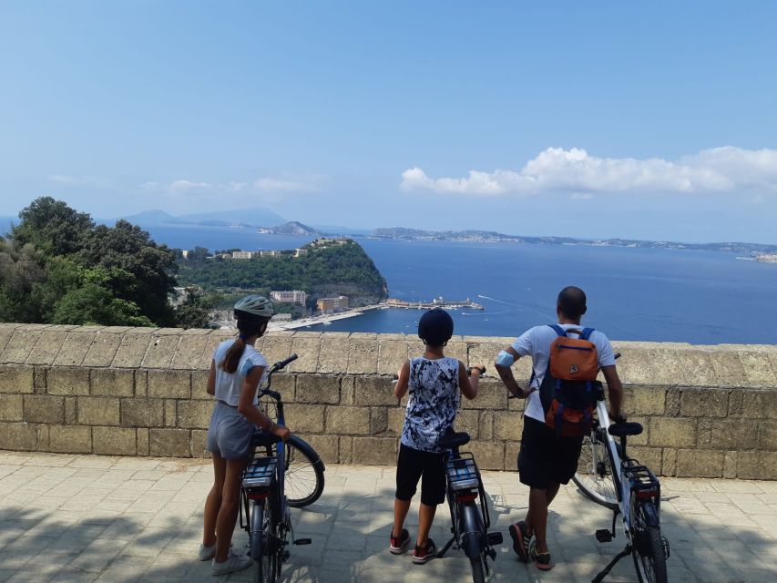 Naples: City Highlights Guided Bike Tour - Riding the Naples Promenade: sea air, Vesuvius views, and first impressions
