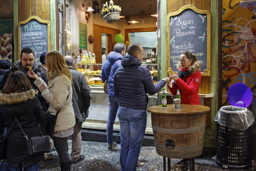 Naples: City Walking Tour w/ Underground Roman Ruins Ticket - Lunch near Piazza Municipio, what comes with the menu