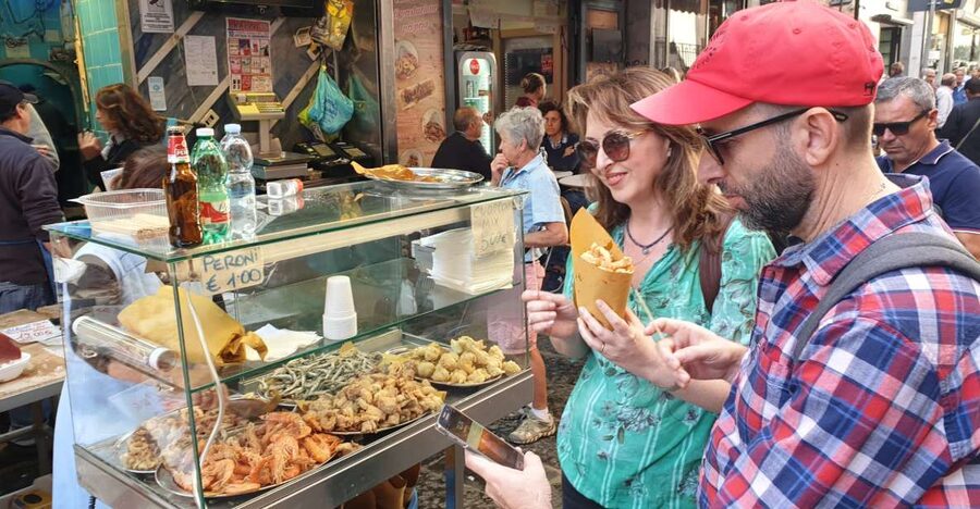 Naples: Food Tour with Davide - Mozzarella di Bufala and Fior di Latte: tasting cheese like a local
