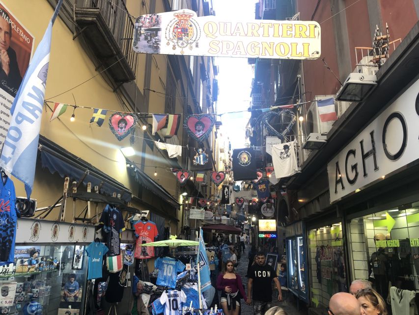Naples: Guided Pub Crawl in the Old Town - The Social Games: How the Group Clicks Without Awkwardness