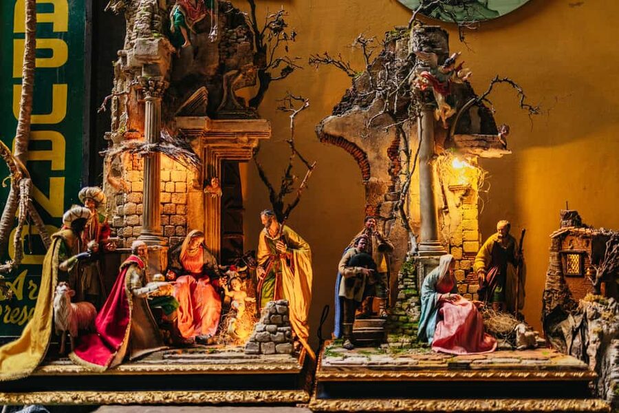 Naples: Old Town Guided Walking Tour - San Gregorio Armeno: nativity crafts, street art, and shopping lanes
