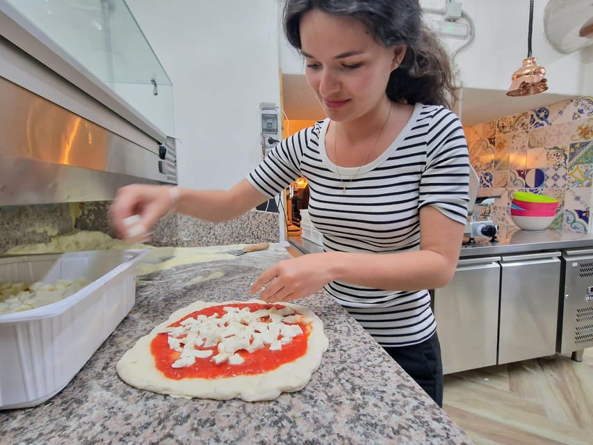 Naples: Pizza Making Class with Local Pizzaiolo - Arriving for Naples Pizza, Without Missing the Door