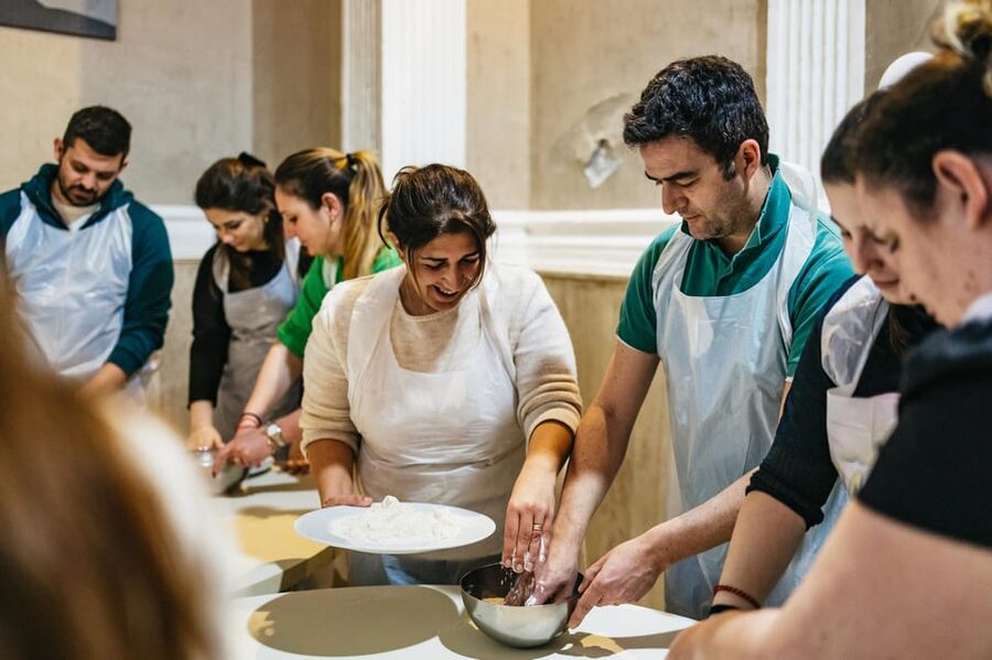 Naples: Pizza-Making Workshop with Drink and Appetizer - Dough to pizza base: mozzatura and hand stretching that you can repeat later