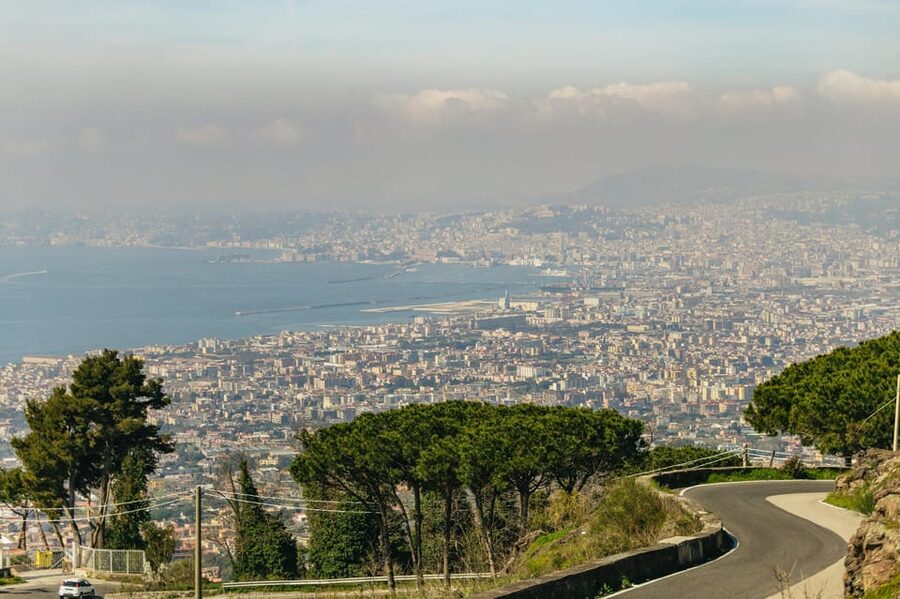 Naples: Pompeii and Mt. Vesuvius with Lunch and Wine Tasting - Who should book this tour, and who should skip it