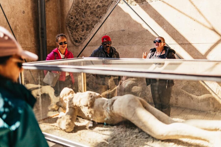 Naples: Pompeii and Mt. Vesuvius with Lunch and Wine Tasting - Pompeii with a real archaeologist, not just a marker tour