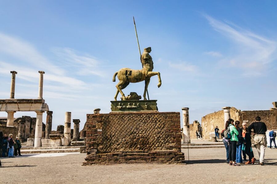 Naples: Pompeii and Mt. Vesuvius with Lunch and Wine Tasting - Guides that people remember
