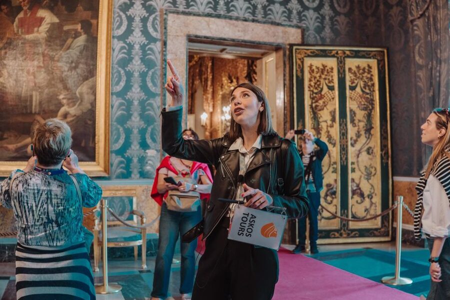 Naples: Royal Palace and Monumental Area Small Group Tour - Starting points: how to pick the easiest meetup