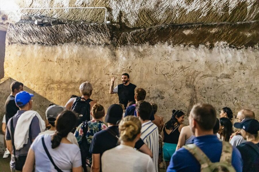 Naples: Spanish Quarters Underground Guided Tour - The Neapolitan Aqueduct stop and why the wall markings matter