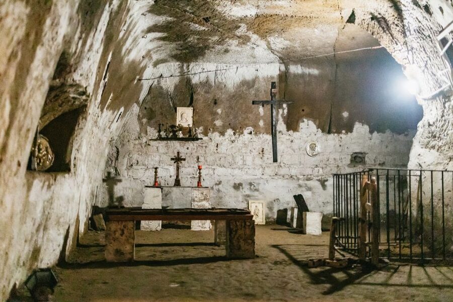 Naples: Spanish Quarters Underground Guided Tour - What you actually see inside the historic tunnels