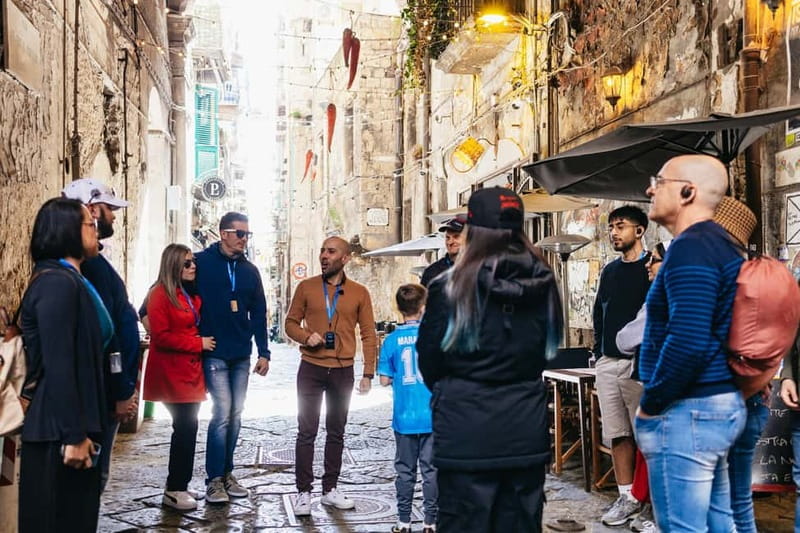 Naples: Street Food Walking Tour with Local Guide - Pizza a Portafoglio and Pizza Fritta: the first bites that set the tone