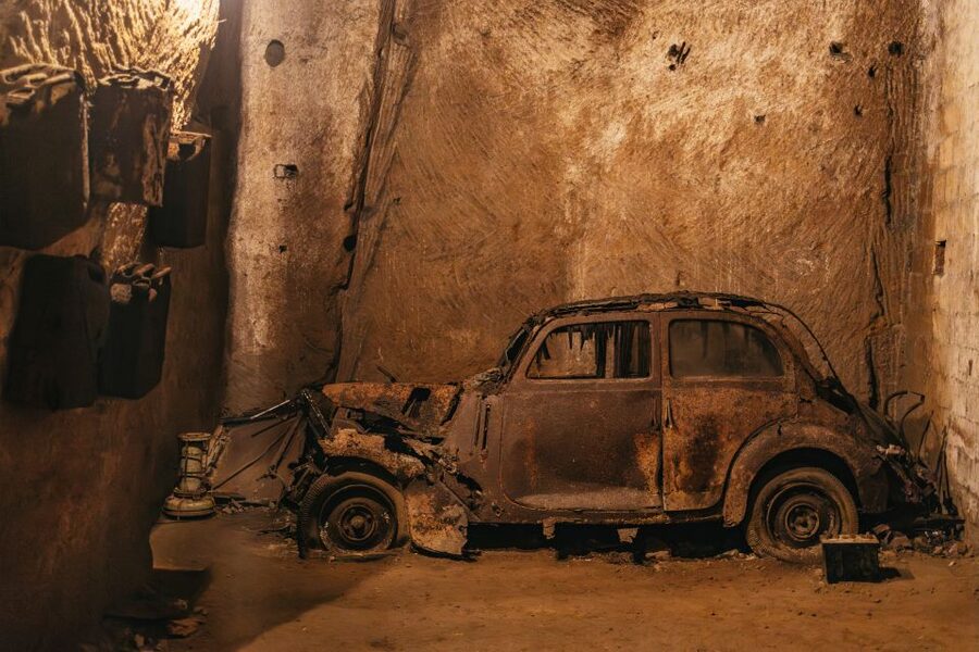 Naples: The Bourbon Tunnel Guided Tour with Entrance Ticket - The optional Via delle Memorie walk: tuff-carved underground route and hidden features
