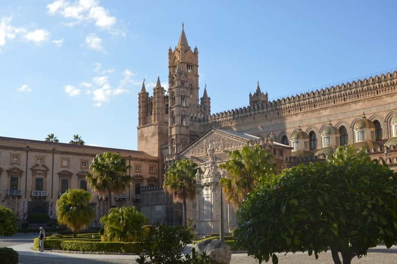 Palermo: Art and Architecture Walking Tour - Teatro Massimo and the theatre district feel