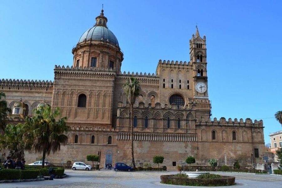 Palermo : Historic Markets & monuments Walking Tour - Teatro Massimo and Quattro Canti: Big Opera, Bigger Corners