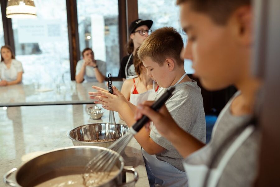 Palermo: Pizza and Gelato Cooking Class with Dinner and Wine - Toppings, baking, and the built-in waiting time