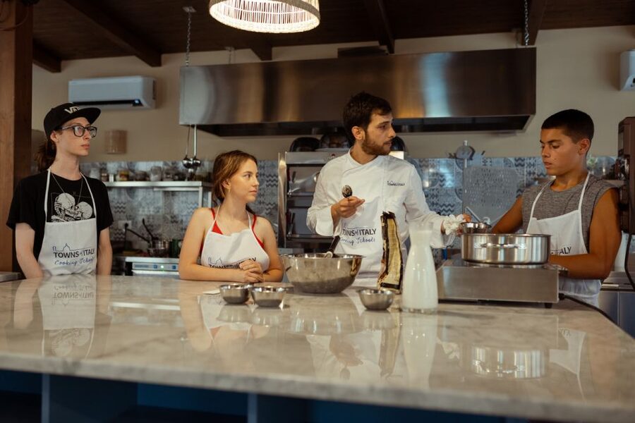 Palermo: Pizza and Gelato Cooking Class with Dinner and Wine - Finding Via Volturno and getting started on time