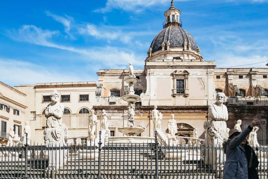 Palermo: Street Food and History Walking Tour - Where the tour starts and what you see right away