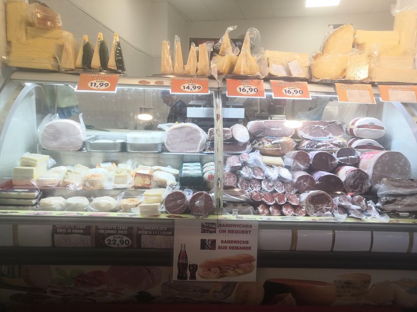 Palermo: Street Food Walking Tour at Sunset - Quattro Canti and Fontana delle Pretoria between bites