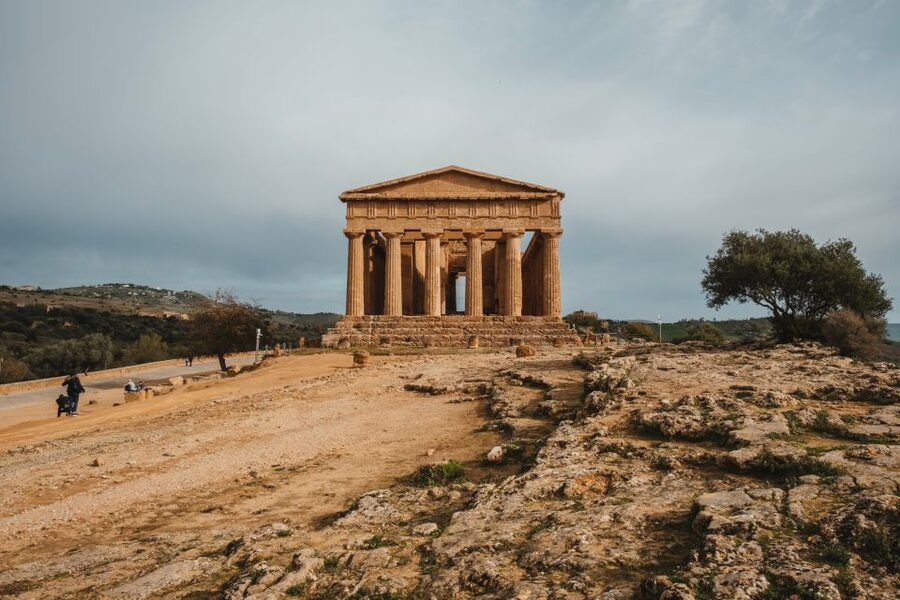 Palermo: Valley of the Temples and Scala dei Turchi Day Trip - The planned breaks for coffee, cannoli, and real-life timing