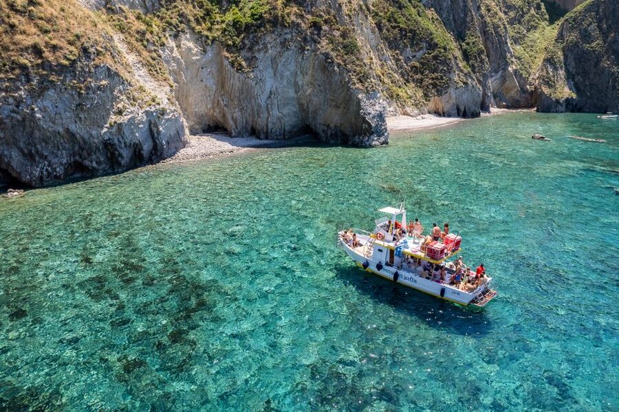 Palmarola: Boat tour with lunch on board - The In-Between Sailing: Short Sightseeing Runs Between Calette Stops