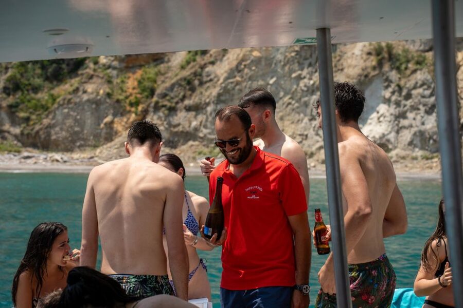 Palmarola: Boat tour with lunch on board - Lunch on Board: Pasta, Coffee, Dessert, and the Prosecco-Water Choice