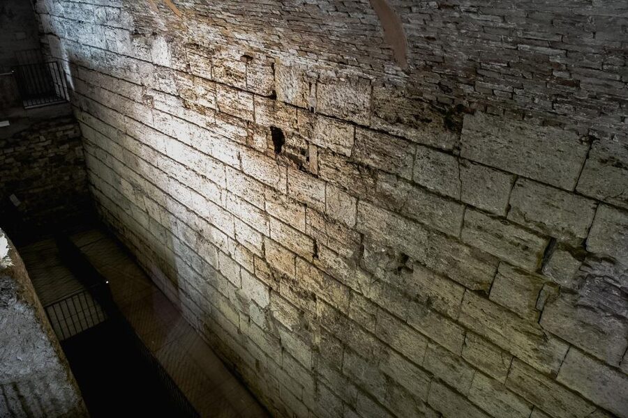 Perugia: Entry Ticket and Guided Tour of Perugia Underground - Etruscans, Romans, and medieval Perugia, what you should watch for