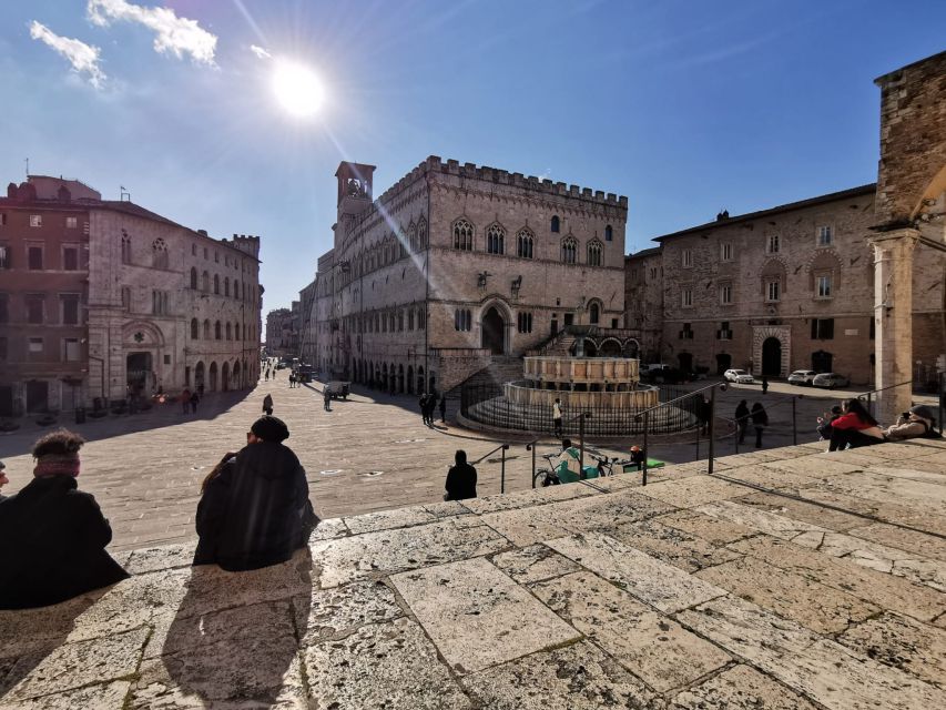 Perugia: Old Town Walking Tour, Piazza IV Novembre - The Etruscan Arch: A 3rd-Century BC Reminder That Perugia Has Layers