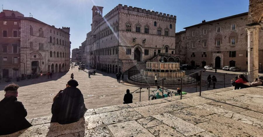 Perugia: Old Town Walking Tour, Piazza IV Novembre - What Weather Can Do to Your Day, and How to Stay Flexible