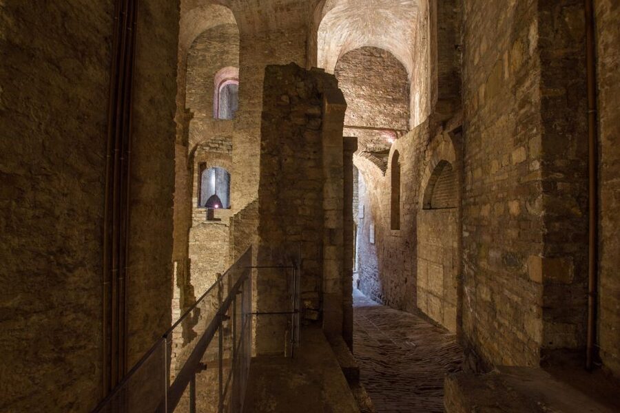 Perugia: Old Town Walking Tour, Piazza IV Novembre - Piazza IV Novembre and Fontana Maggiore: The Center of the City’s Story