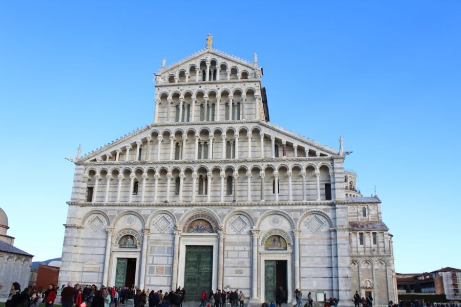 Pisa: Cathedral Guided Tour & Optional Leaning Tower Ticket - Meeting at Porta Santa Maria, and how the tour keeps you moving