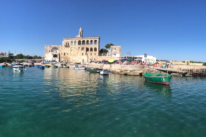 Polignano a Mare boat tour emotions, caves, diving and appetizers - Grotta Azzurra: skylights, blue light, and quick photo timing