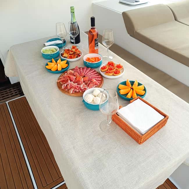 Polignano a Mare: Catamaran Tour with Aperitif & Local Food - Lama Monachile and the Bourbon bridge: the first sight that sells the tour