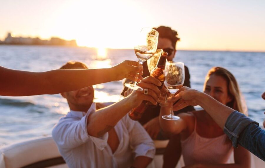 Polignano a Mare: Catamaran Tour with Aperitif & Local Food - Meeting at Cala Ponte Marina, and how the day actually starts
