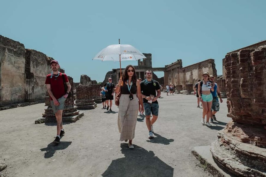 Pompeii 3hours Villa of Mysteries tour with an Archaeologist - Pace, comfort, and packing for a 3-hour Pompeii sprint