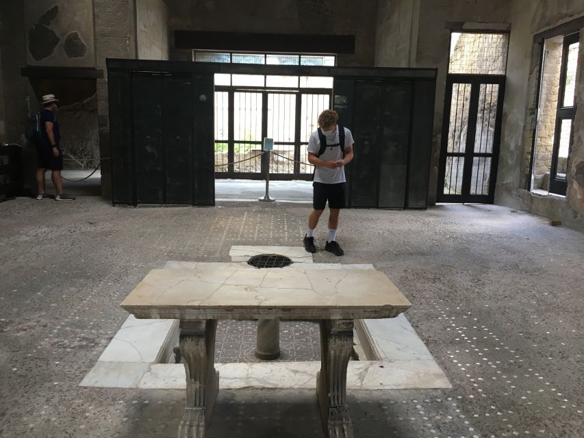 Pompeii and Herculaneum: Guided Tour with an Archaeologist - What to bring and how to plan for comfort at the ruins