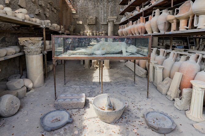 Pompeii and Mount Vesuvius Day Trip from Rome with Pizza Lunch - Vesuvius on the ground: what you should expect to see