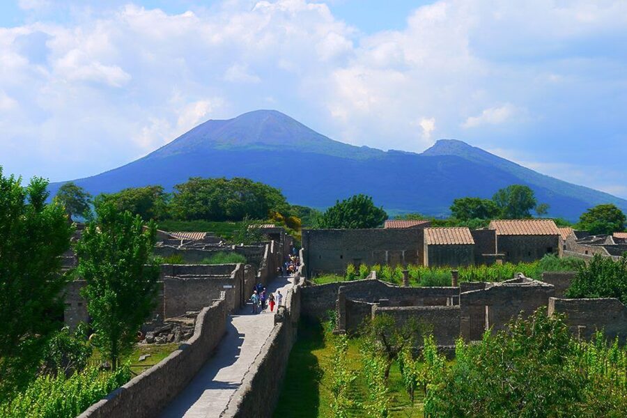 Pompeii and Vesuvius Full-Day Tour from Amalfi Coast - Guide quality and group management: Why this tour earns strong ratings