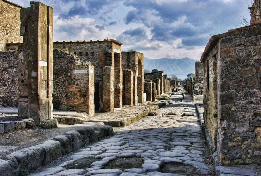 Pompeii: Day Tour of Pompeii and Vesuvius with Bus Transfer - Meeting Point at Circumvesuviana: Find Tempio Travel in minutes