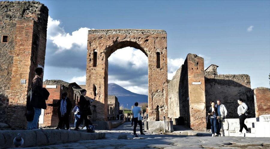 Pompeii: Day Tour of Pompeii and Vesuvius with Bus Transfer - Timing and the lunch window: how the day actually feels