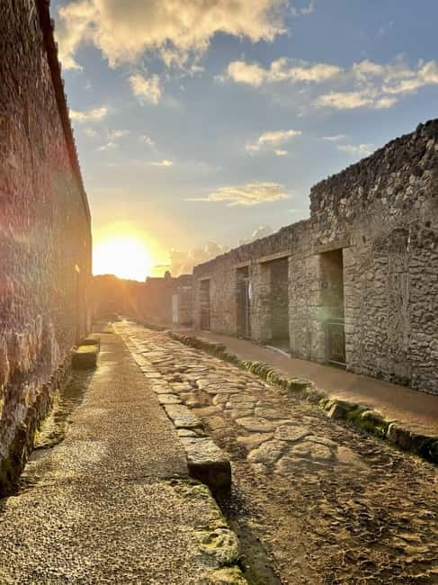 Pompeii: Exclusive Tour with Archaeologist and Entry Tickets - The Roman Forum and Basilica: politics, power, and public space