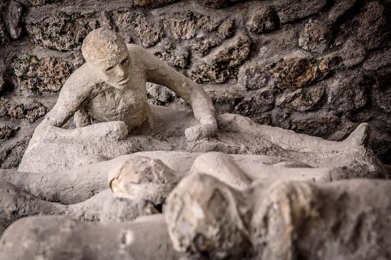 Pompeii: Exclusive Tour with Archaeologist and Entry Tickets - Temples of Jupiter and Apollo: religion you could walk to